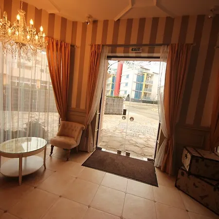 Menada Romance Marine Apartment *